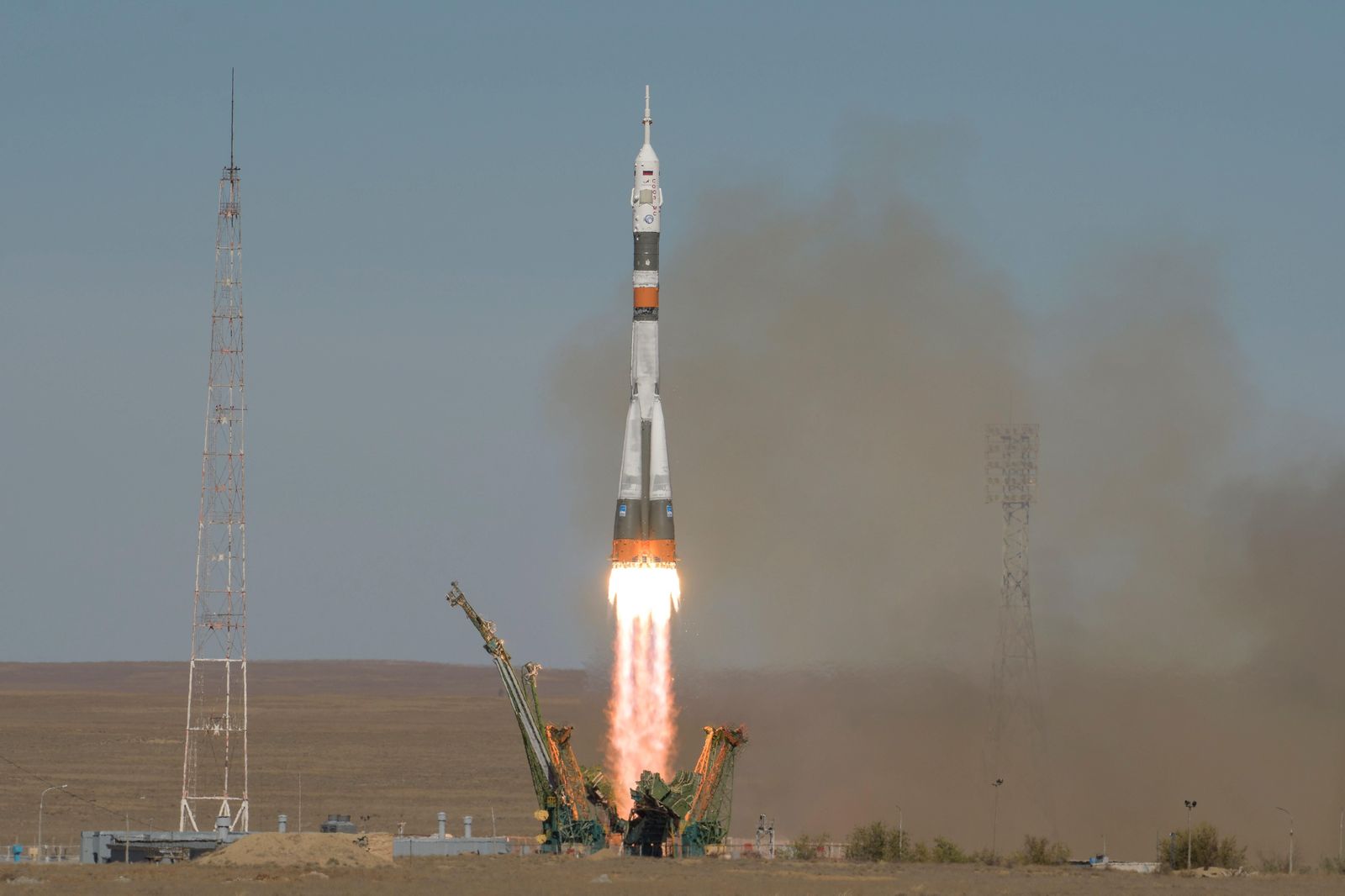 El sistema de eyección de la Soyuz salva la vida de los astronautas