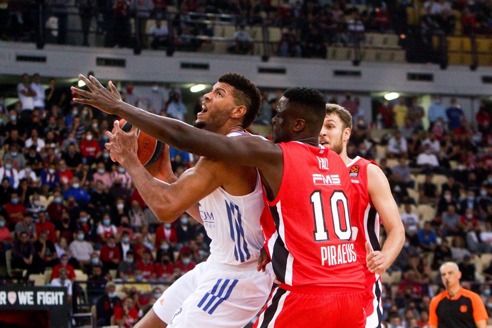 Tavares ante el Olympiacos