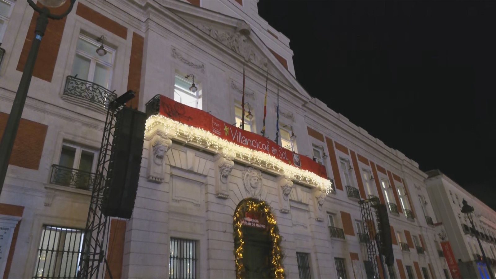 Hakuna inunda la Puerta del Sol con su espectacular actuación en La Real Casa de Correos