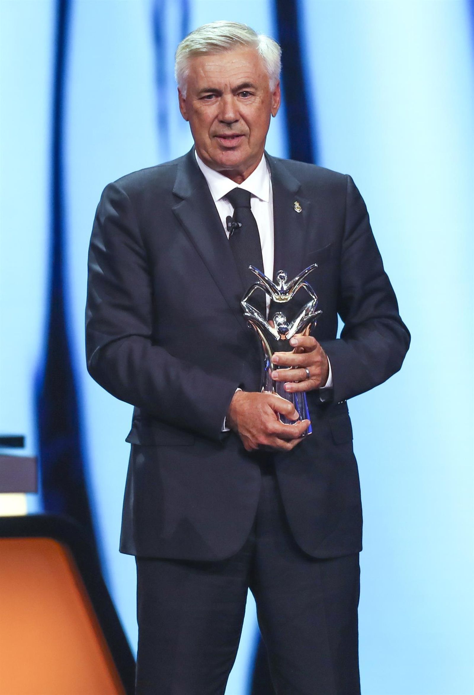 Ancelotti con el premio