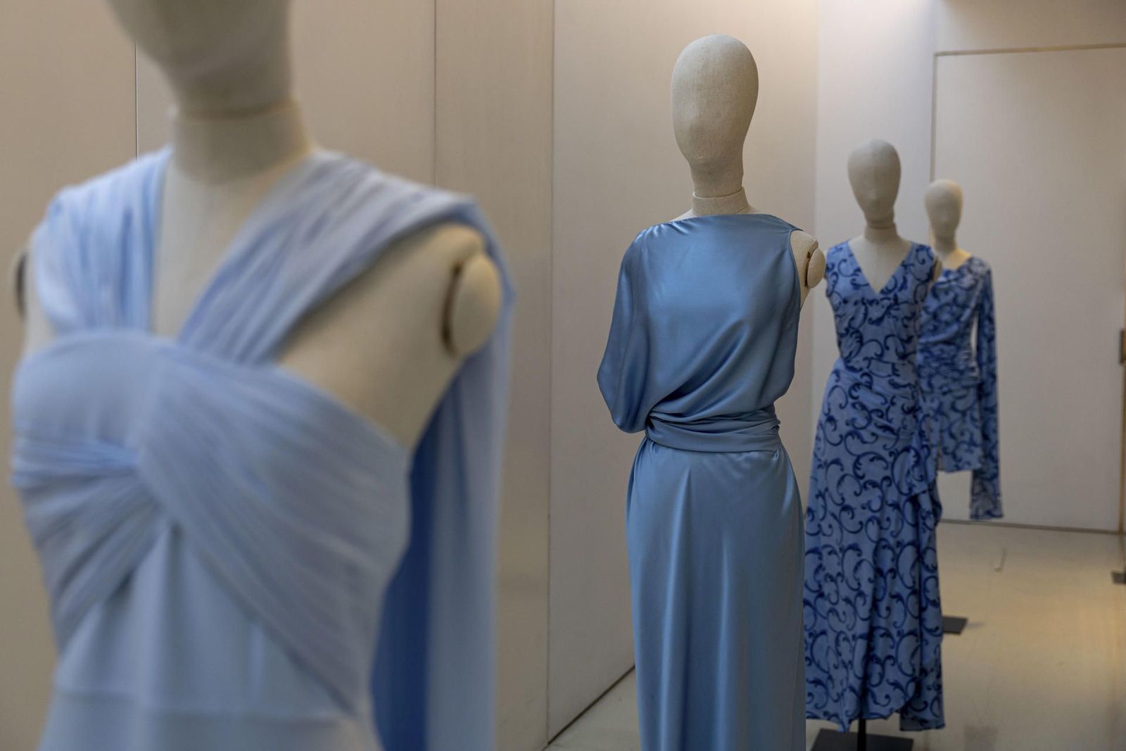 El minimalismo y la artesanía protagonizan el desfile de Roberto Torretta en la Semana de la Moda de Madrid