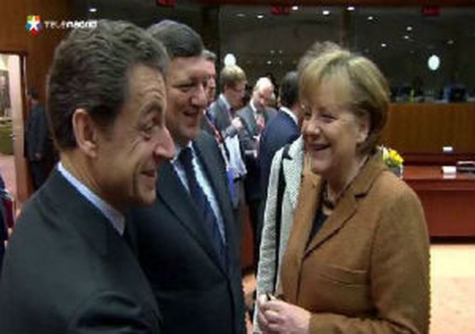 Merkel dice que "no tiene sentido" hablar ahora de flexibilizar objetivos de déficit