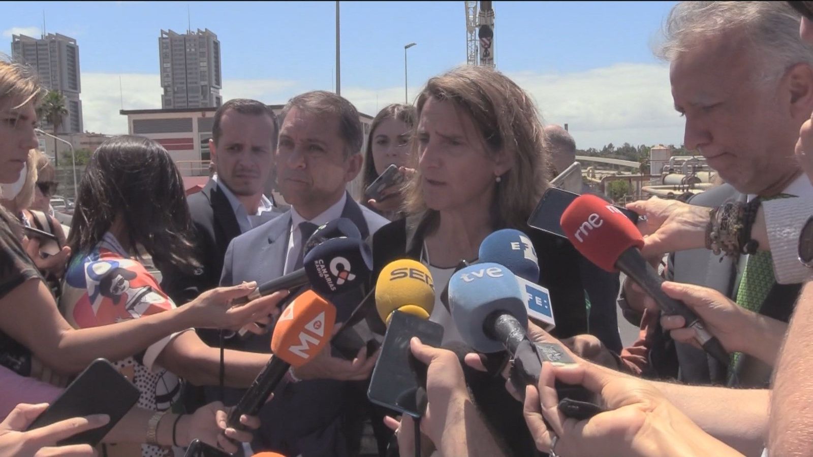 Ribera cree ahora que la bajada de la luz por el tope al gas oscilará entre el 15% y el 20%