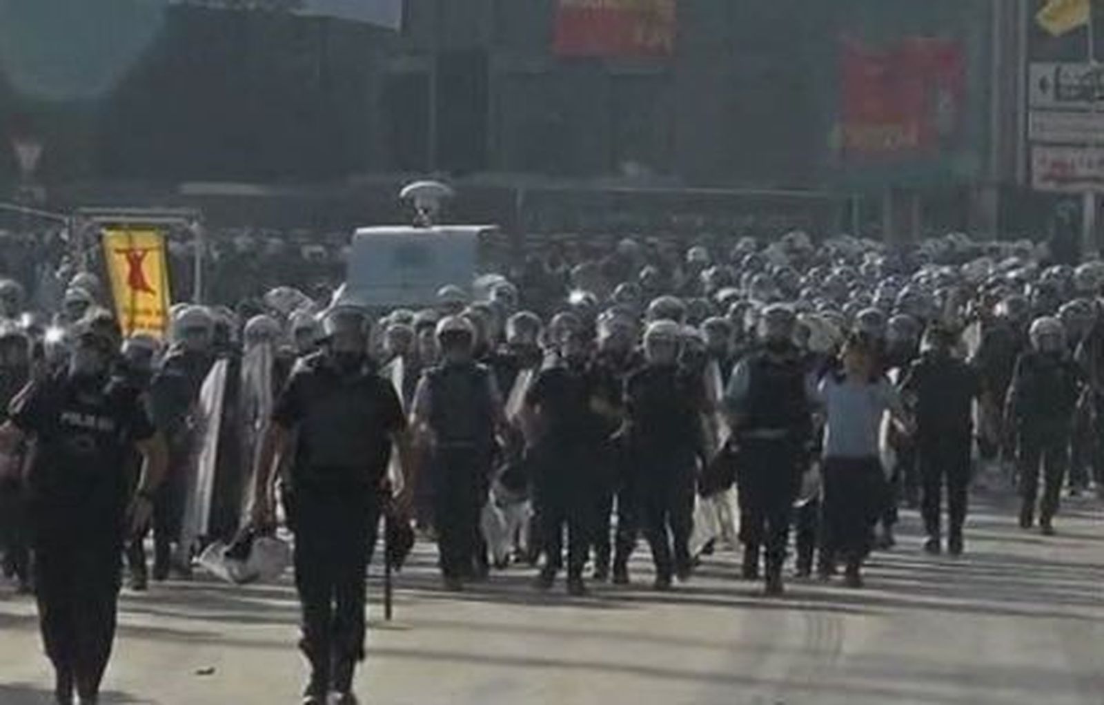 Miles de personas se concentran de nuevo en la plaza Taksim de Estambul