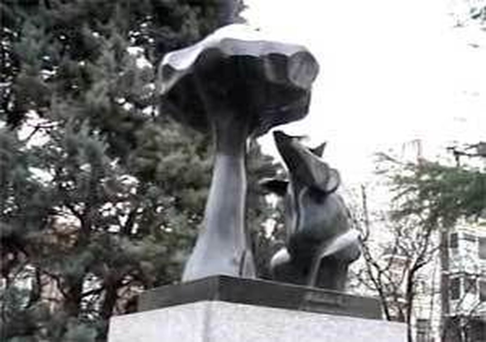 Una escultura del Oso y el Madroño en Prosperidad conmemora su 150 aniversario