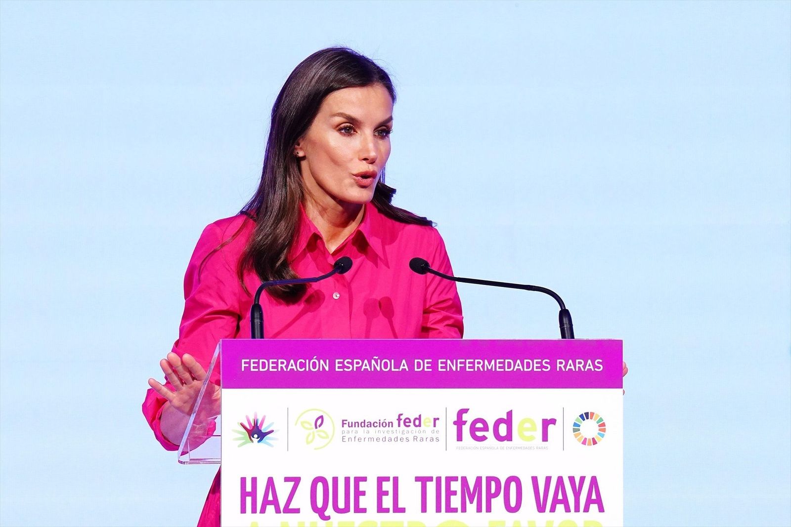 La reina insta a seguir avanzando en "atención integral" a enfermedades raras