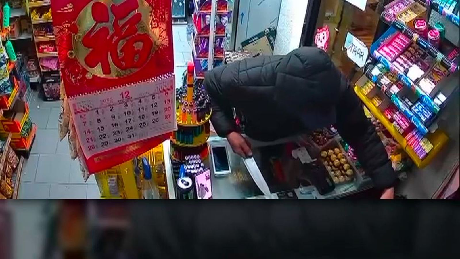 Detenido el atracador de una tienda en Majadahonda: "No me pegó, pero sostuvo el cuchillo apuntándome"