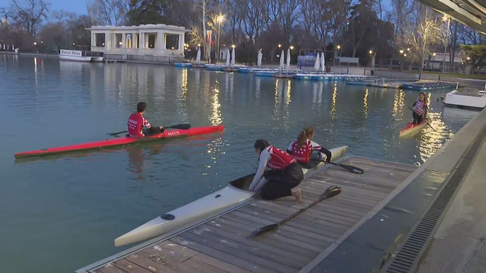 Los futuros campeones de piragüismo se entrenan en El Retiro de Madrid