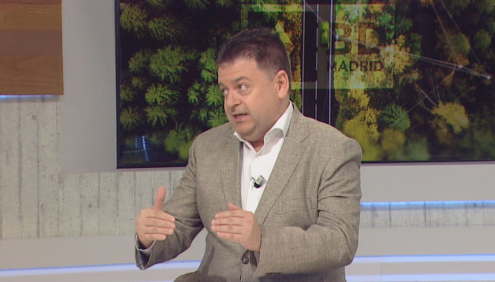 Santiago Carbó: “No es suficiente topar la electricidad, hay que minimizar el gasto fiscal superfluo”