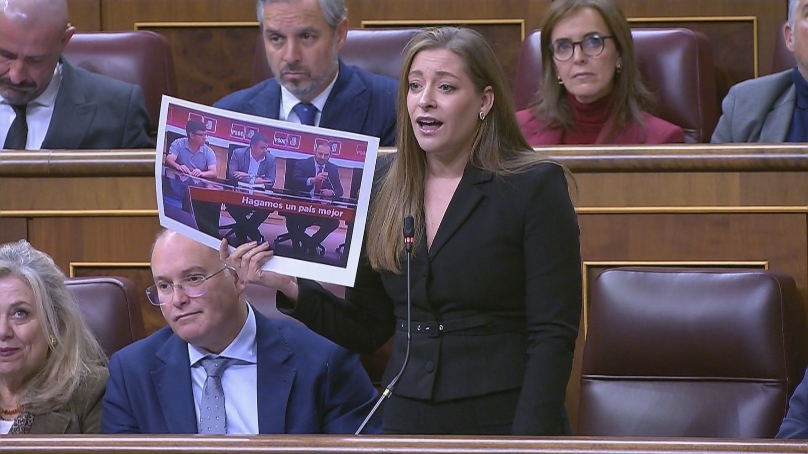 Las denuncias de abusos y la corrupción golpean al PSOE en el último pleno del año