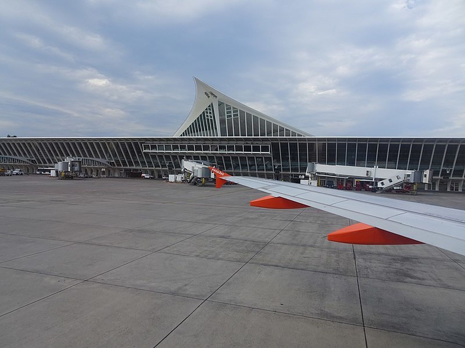 Pistas del aeropuerto de Bilbao desde el interior de una aeronave