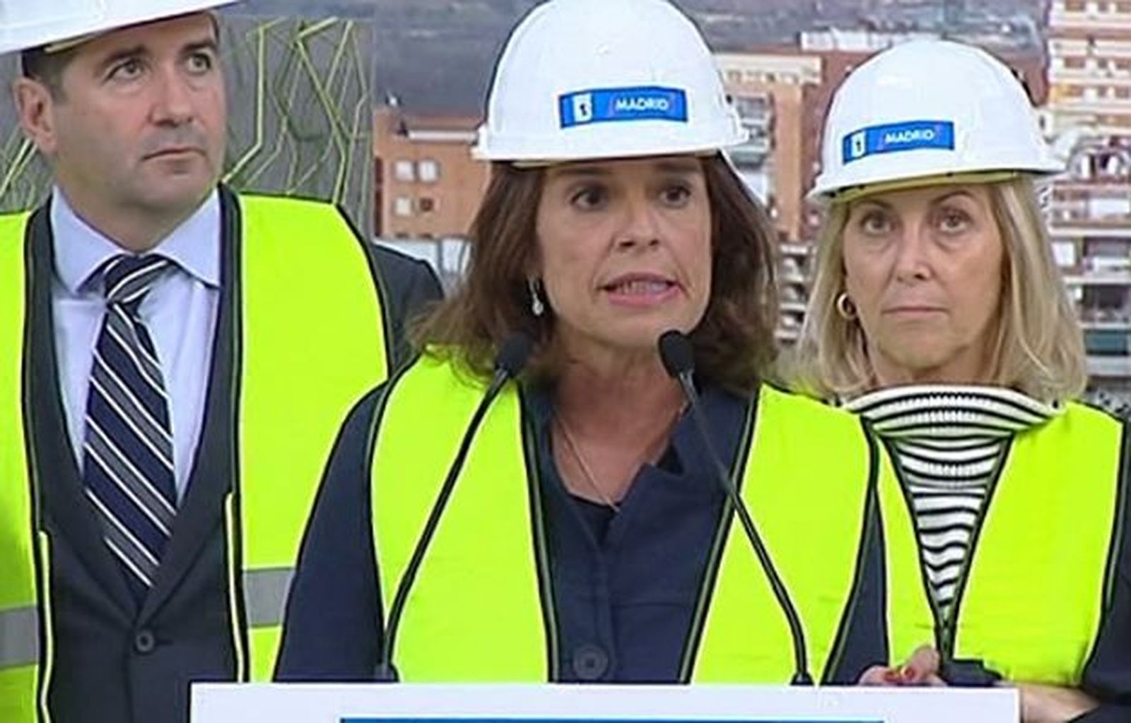 Botella visita las obras del Centro Deportivo Municipal de Vallehermoso
