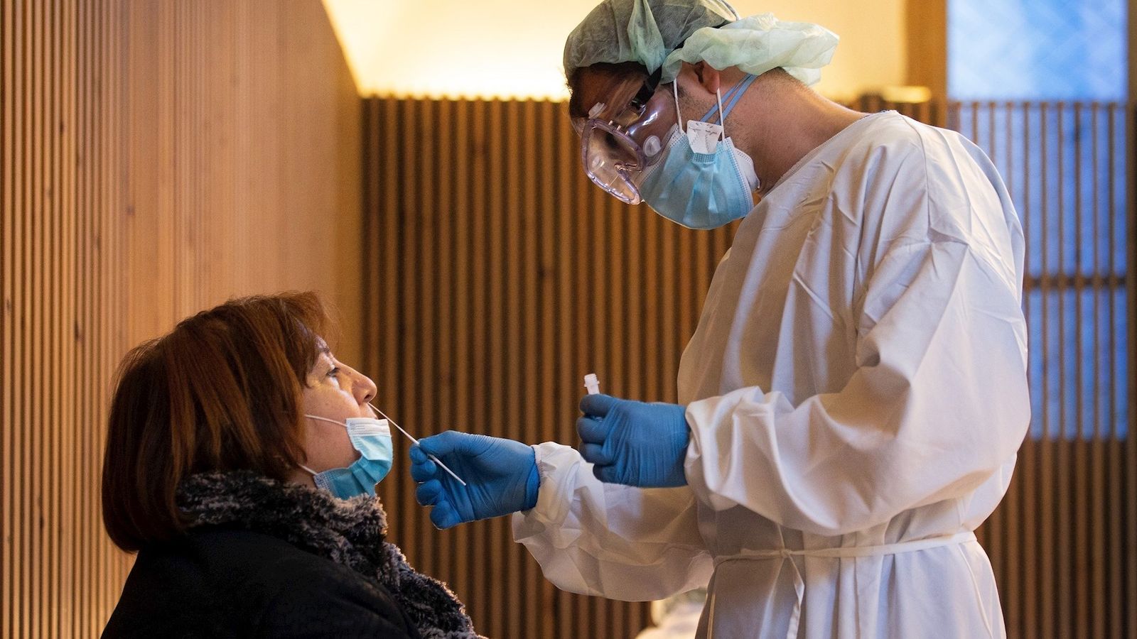 Personal sanitario realizan test antígenos