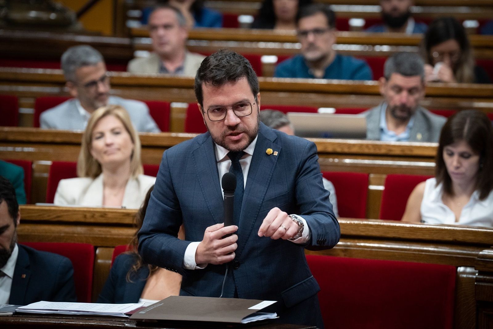Aragonés exhibe ante Sánchez los 14 diputados independentistas para negociar la investidura