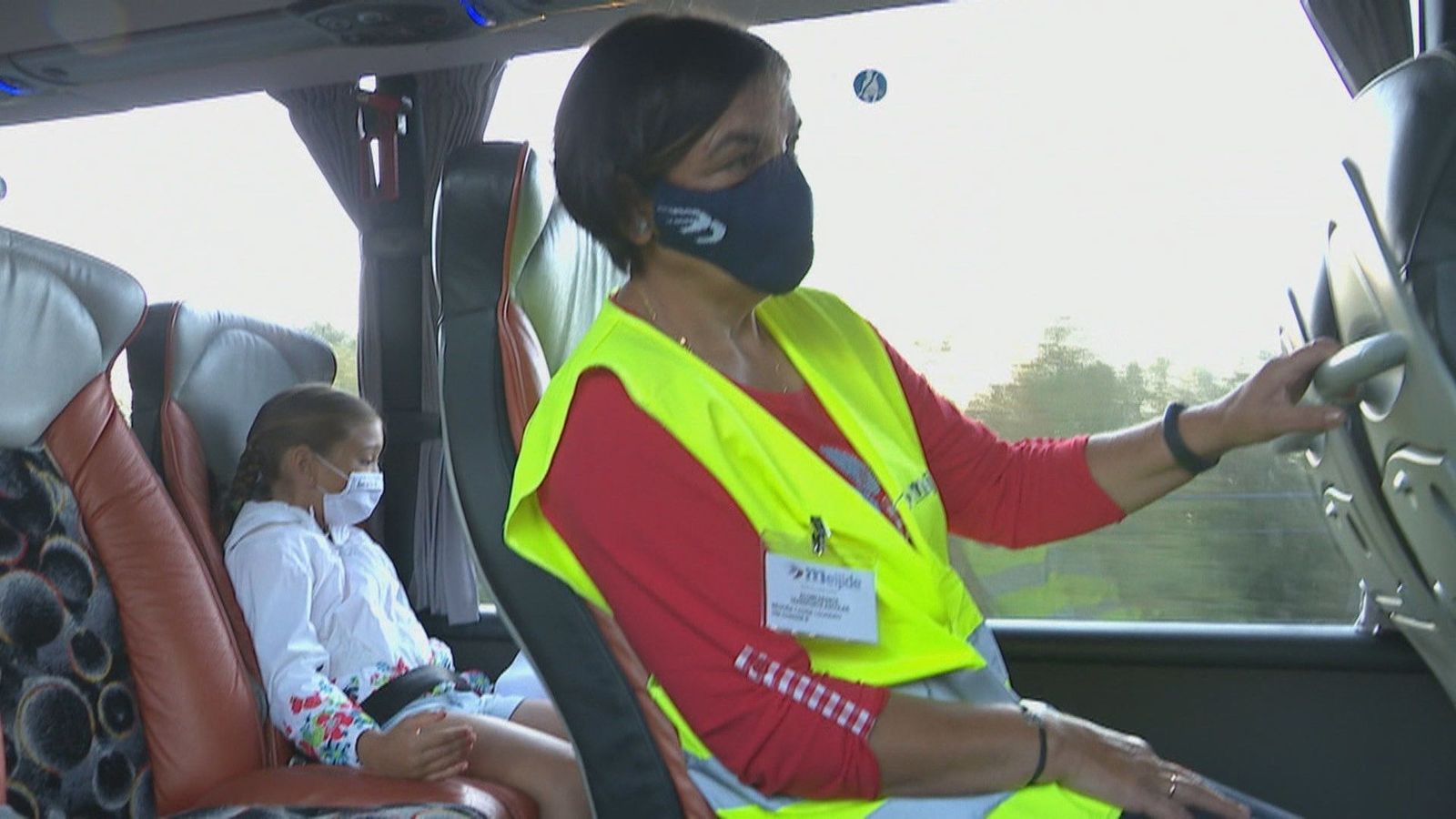 Una niña de 3 años se queda encerrada, por olvido, en un autobús escolar durante 7 horas