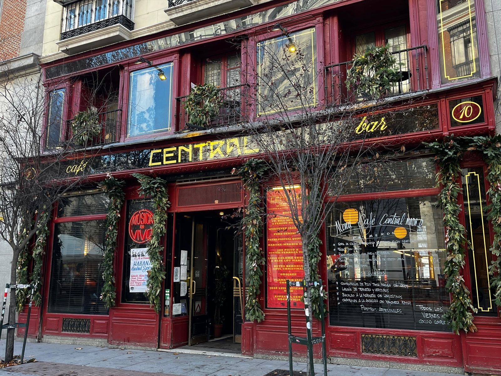El Café Central en su actual ubicación de la Plaza del Ángel