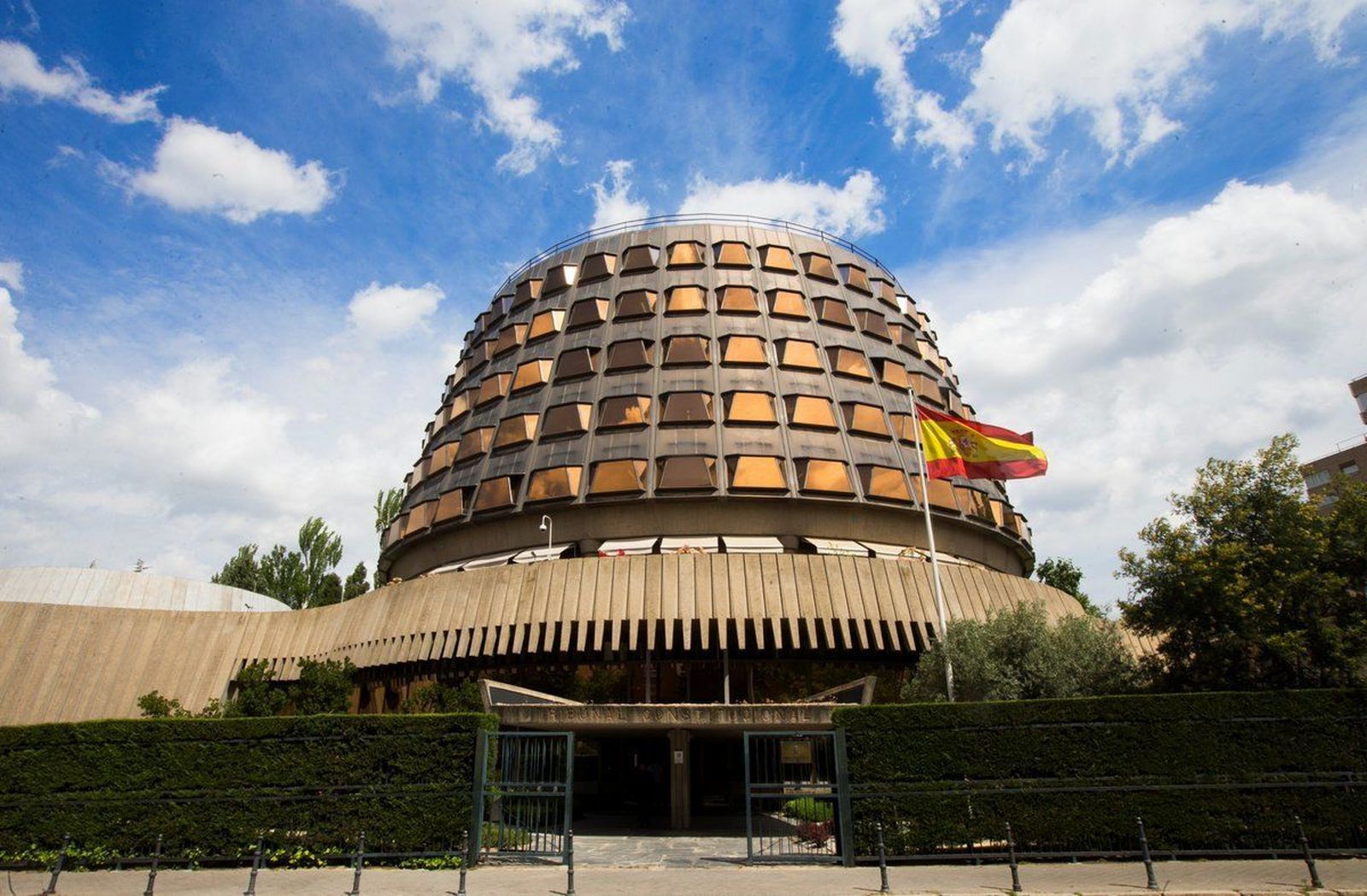 PSOE y PP pactan la renovación de los tribunales Constitucional y de Cuentas