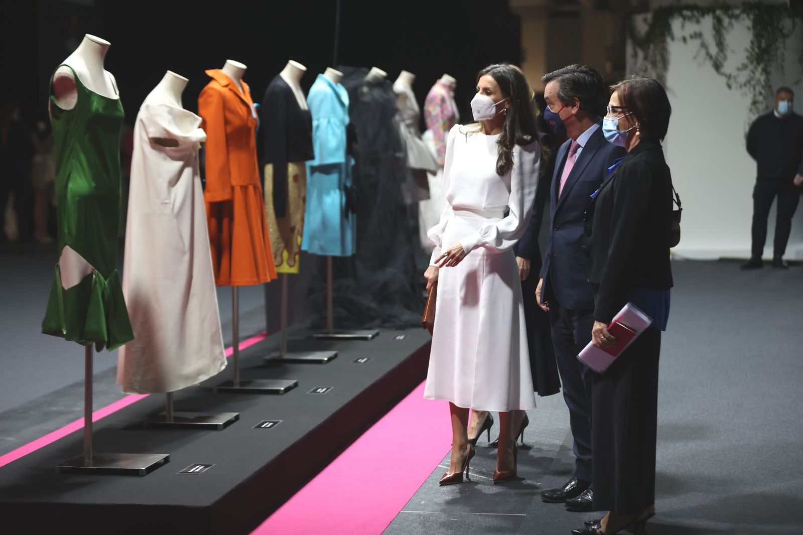 La Reina Letizia visita la Mercedes Benz Fashion Week de Madrid