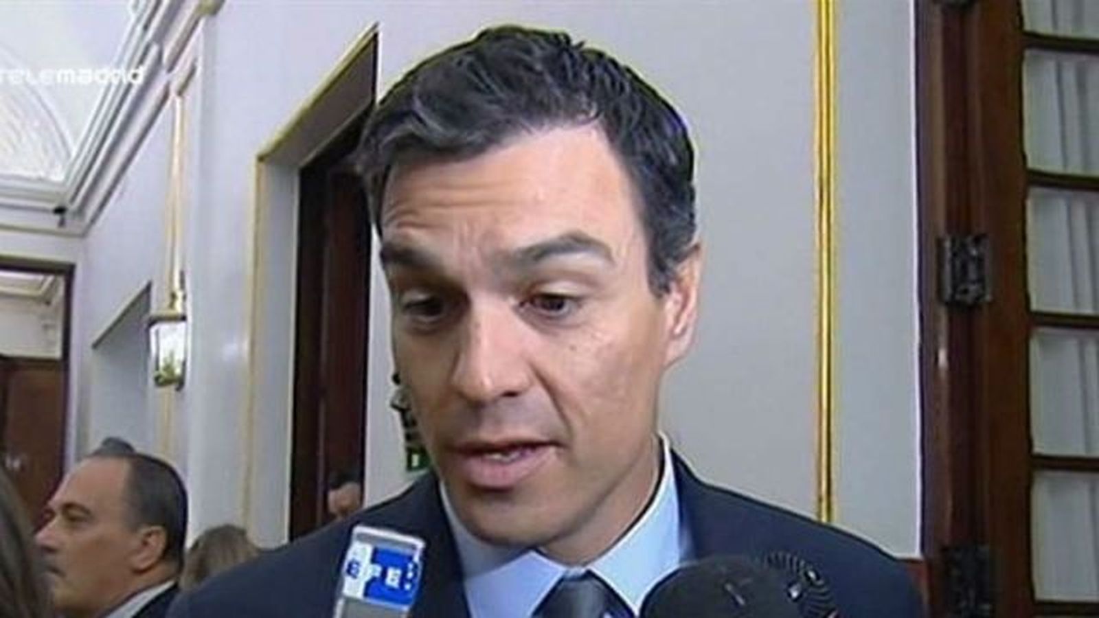Sánchez lamenta "muchísimo" haber votado por  "error" la "indecente" reforma del aborto del PP