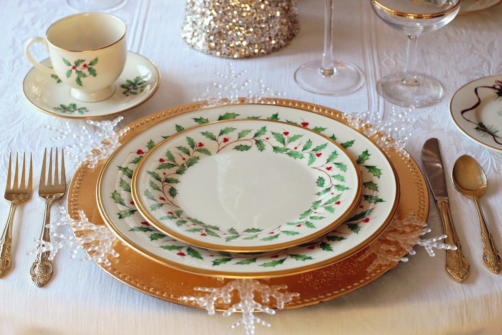 ¿Qué harías si tu suegra decide cobrarte por ir a cenar a su casa en Navidad?