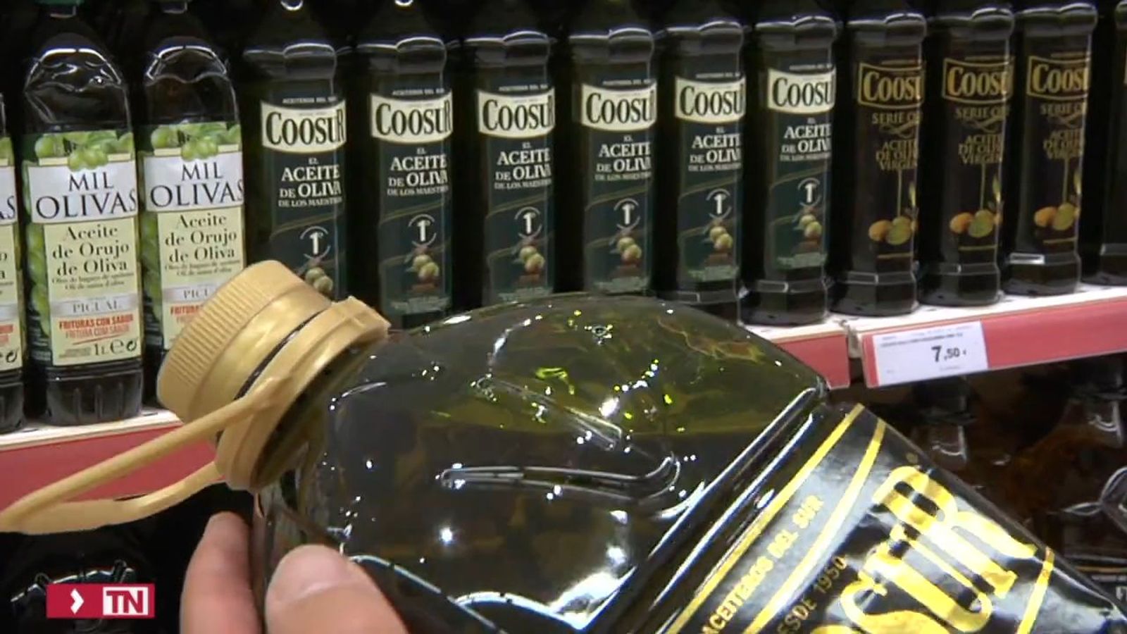 El Gobierno eliminará en julio el IVA del aceite de oliva