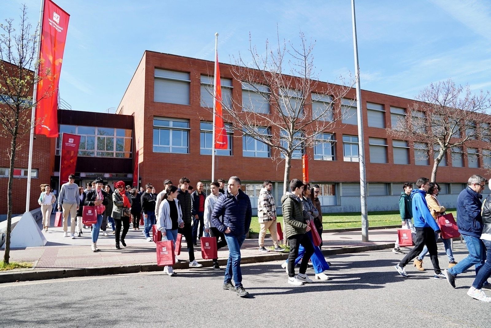 Indignación por los mensajes sexistas y machistas de estudiantes de la Universidad de La Rioja