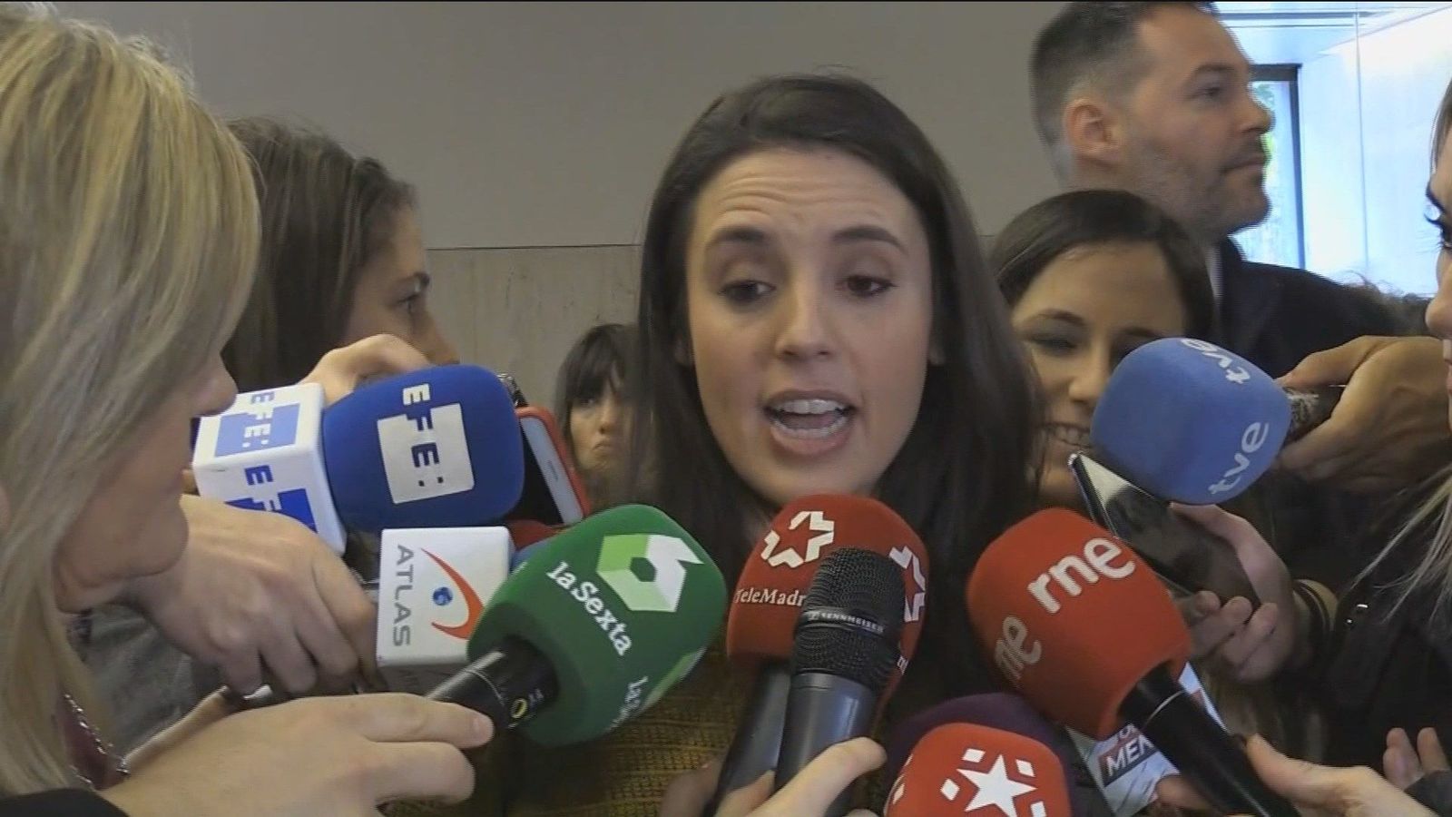 Montero defiende el empleo de "sola y borracha, quiero llegar a casa" en una campaña de su Ministerio