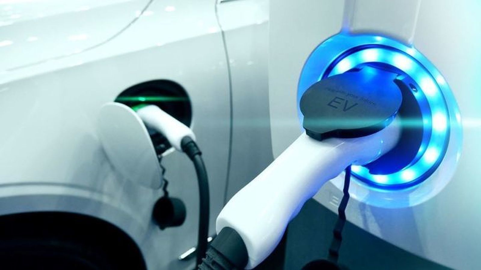 Vehículo eléctrico cargando