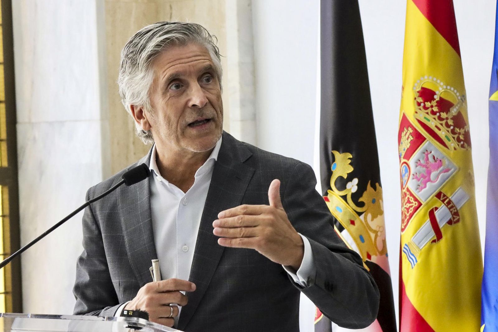 El ministro del Interior, Fernando Grande-Marlaska, durante su comparecencia ante los medios en la sede de la delegación del gobierno en Ceuta