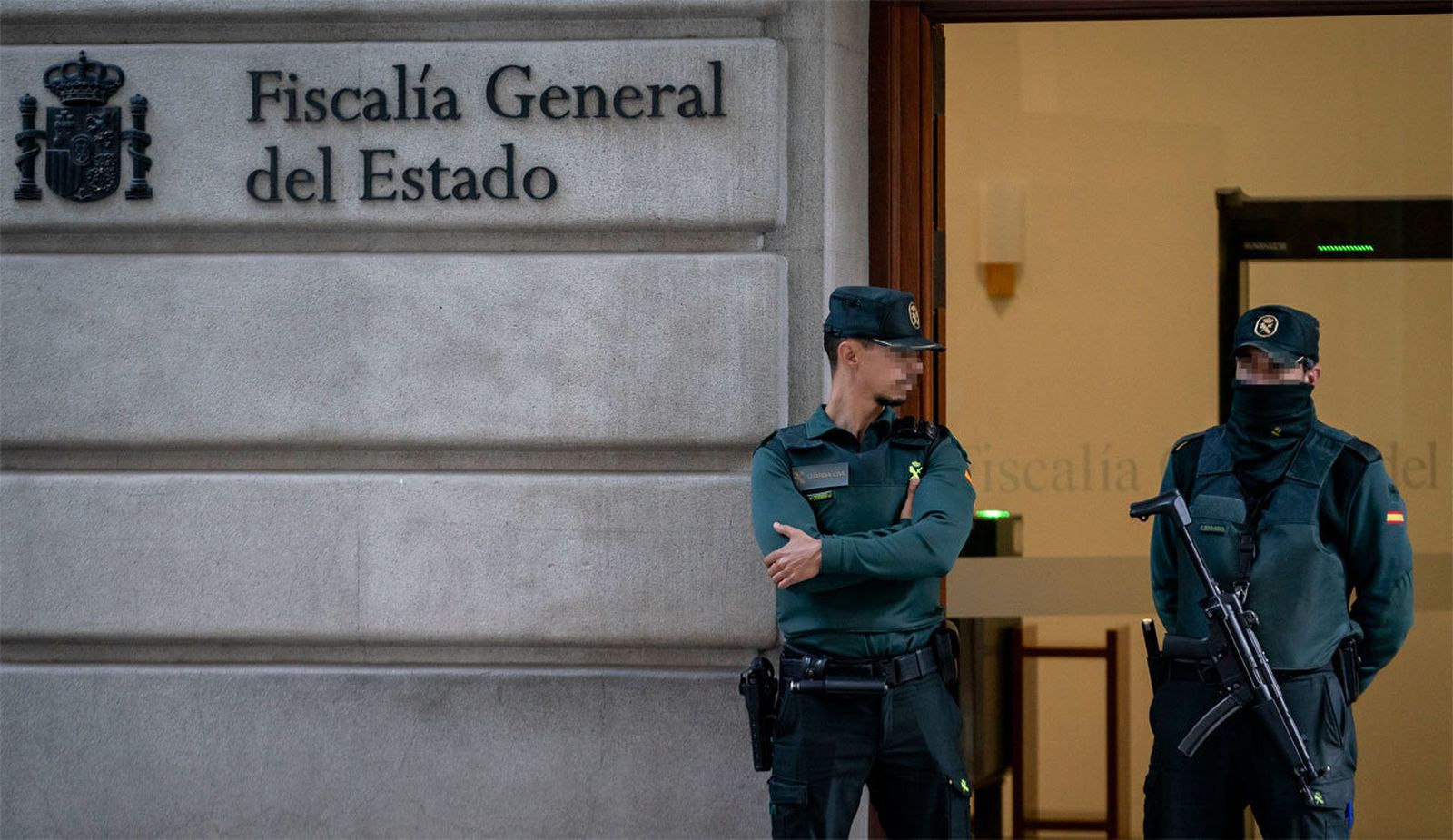 El registro del despacho del fiscal general se prolonga ya más de siete horas