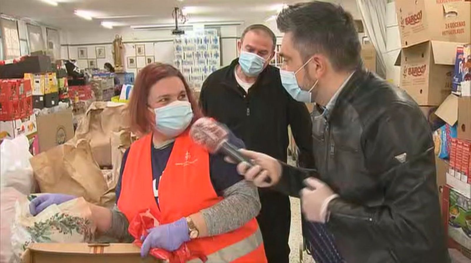 De iglesia a almacén de alimentos para repartir comida a 600 familias de Vallecas