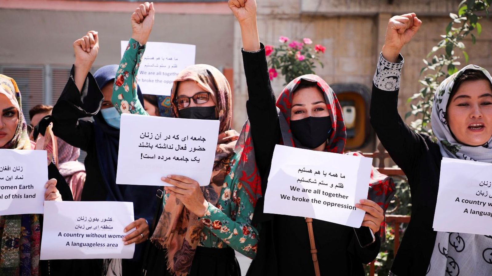 Mujeres afganas protestan en Kabul