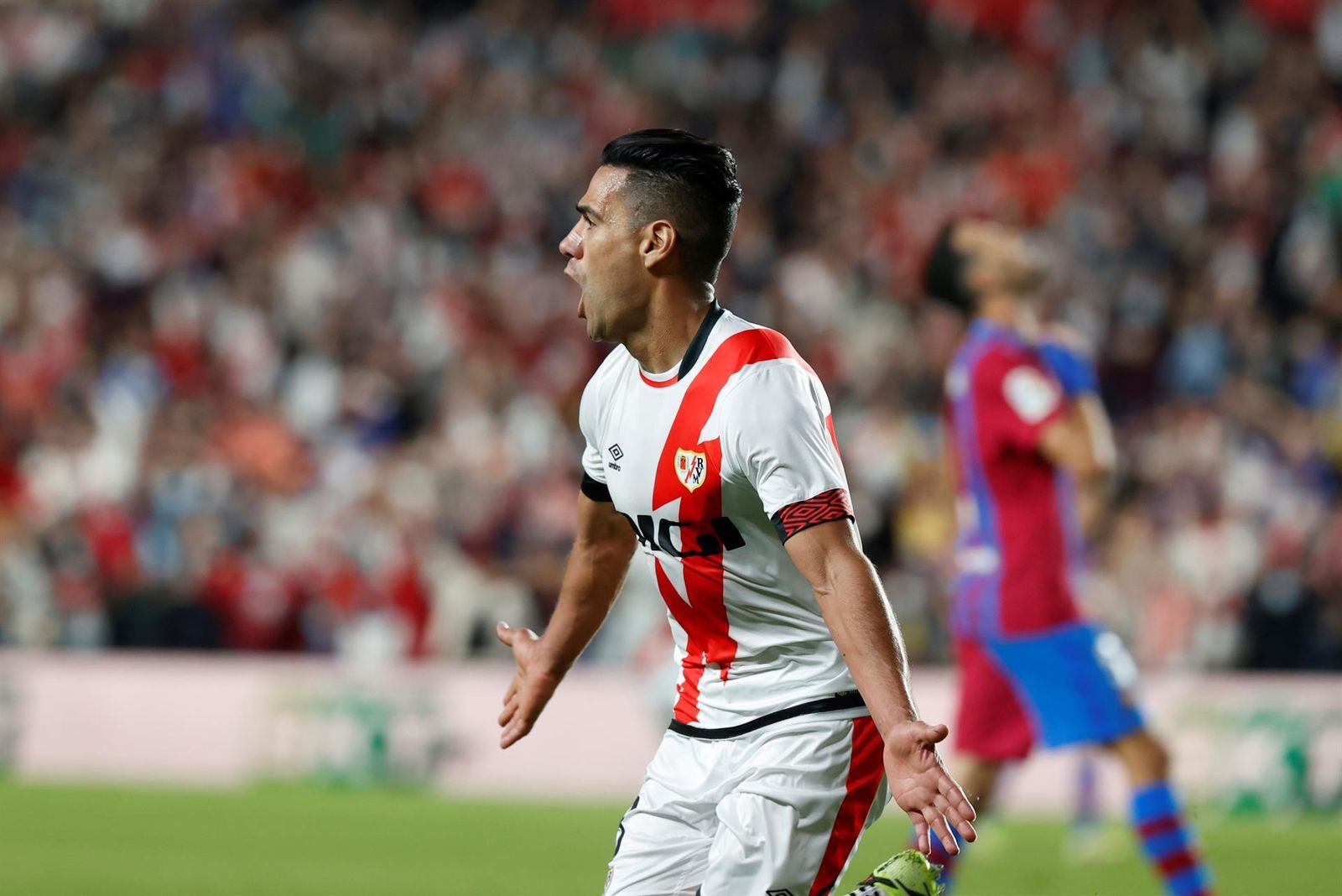 Falcao ante el Barcelona