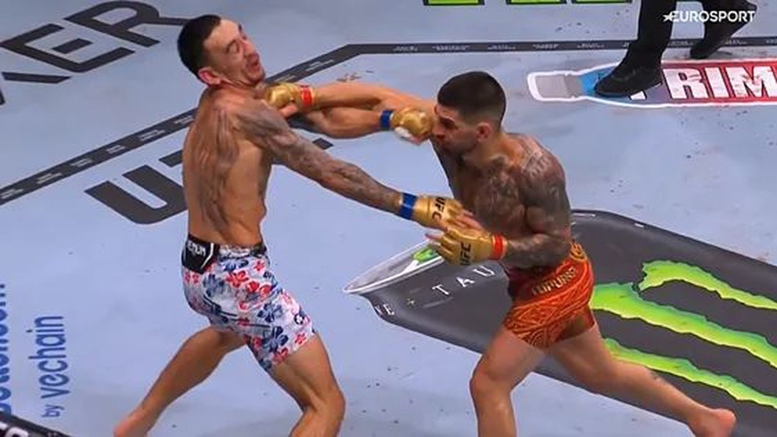 Topuria gana a Holloway