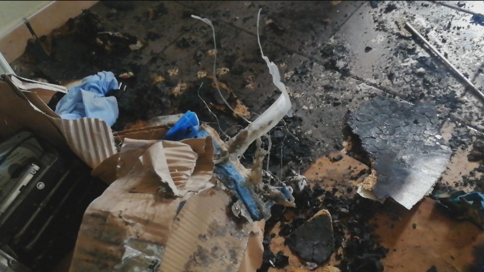 Vandalismo en Cerro Alarcón: Entran en su casa y prenden fuego al sótano