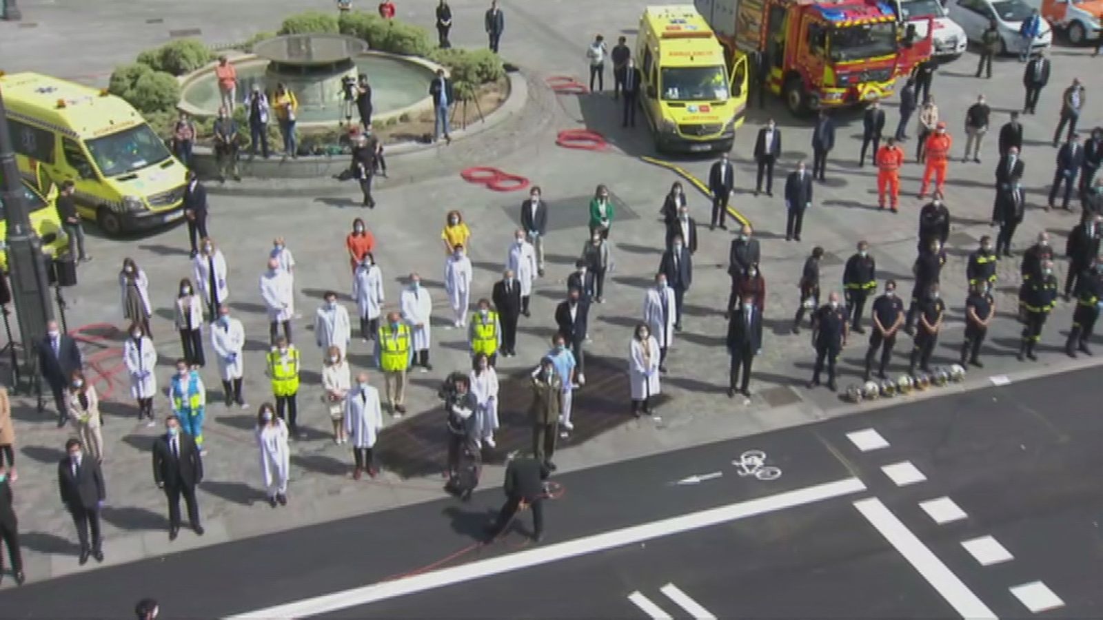 Los colectivos profesionales y efectivos de seguridad, homenajeados en la celebración del 2 de Mayo