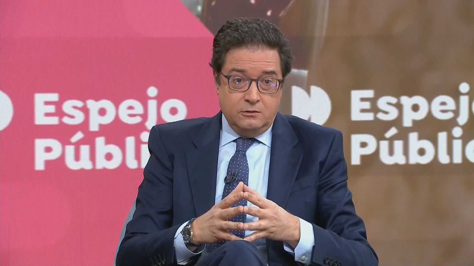 Óscar López critica a los jueces que "atienden la llamada de Aznar" y que "niegan la legitimidad" del Gobierno