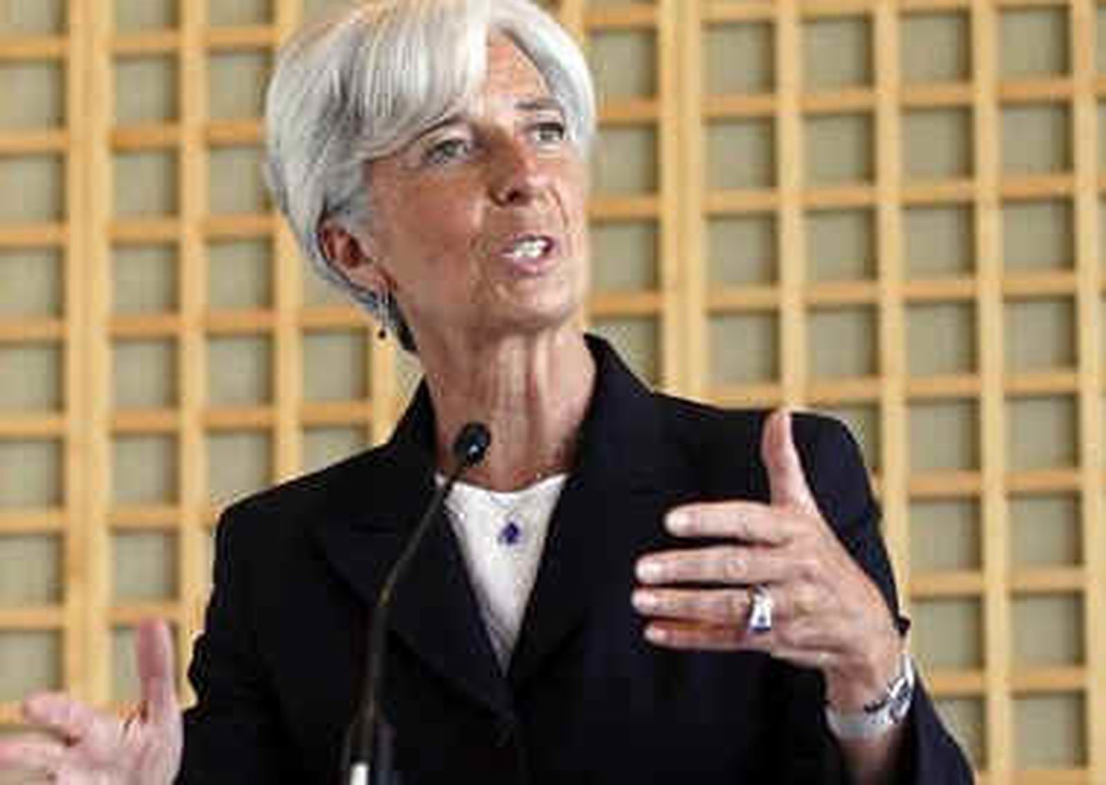 Lagarde afirma que los problemas de la deuda soberana serán una prioridad