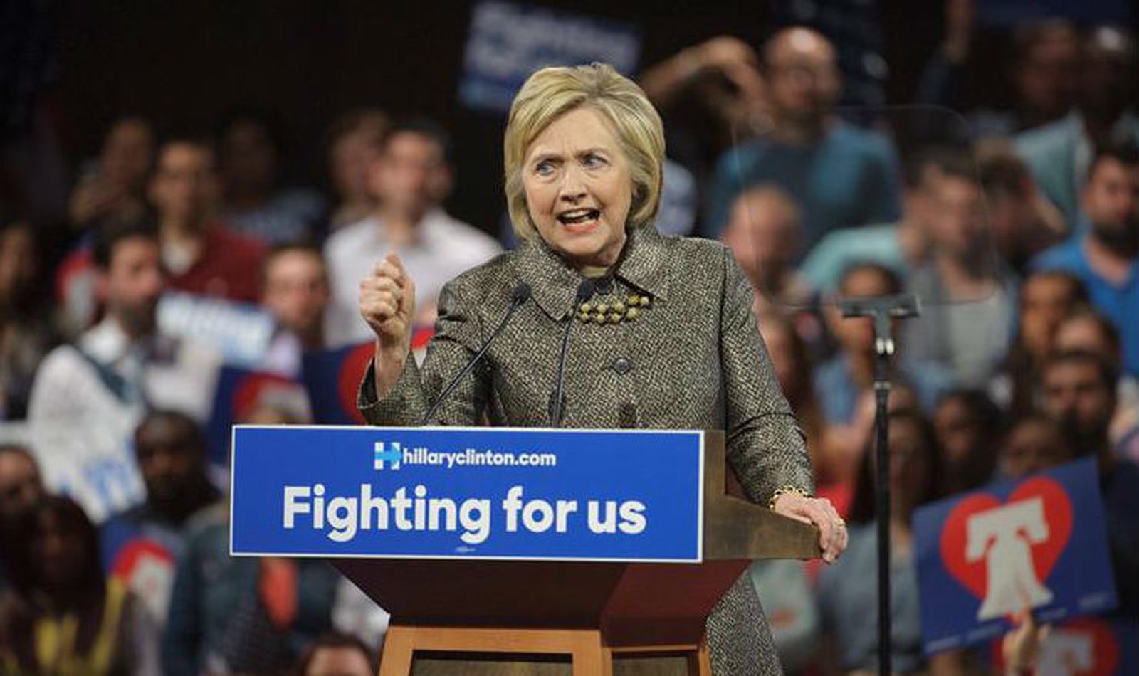 Clinton advierte de que los derechos de las mujeres corren peligro con Trump