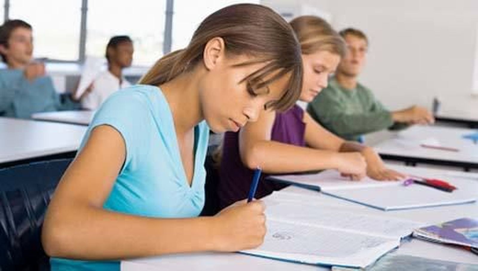 Las chicas repiten menos, rinden mejor en lectura y peor en matemáticas