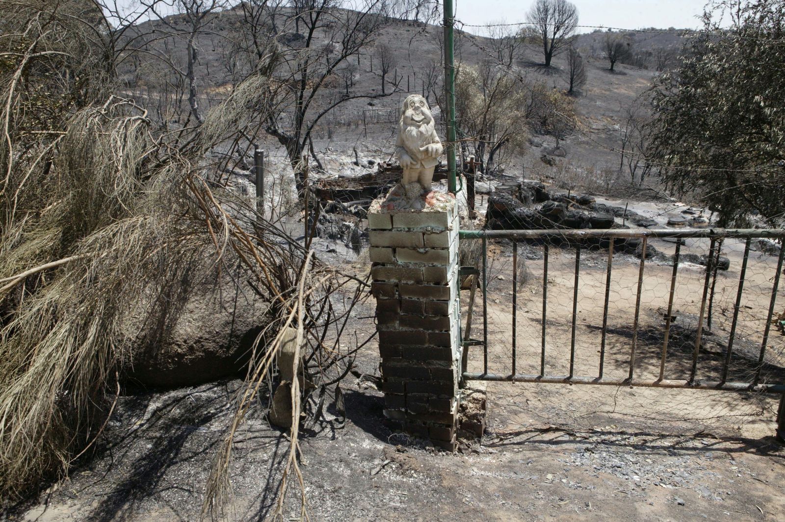 Apagados los principales focos en Peña Cenicientos