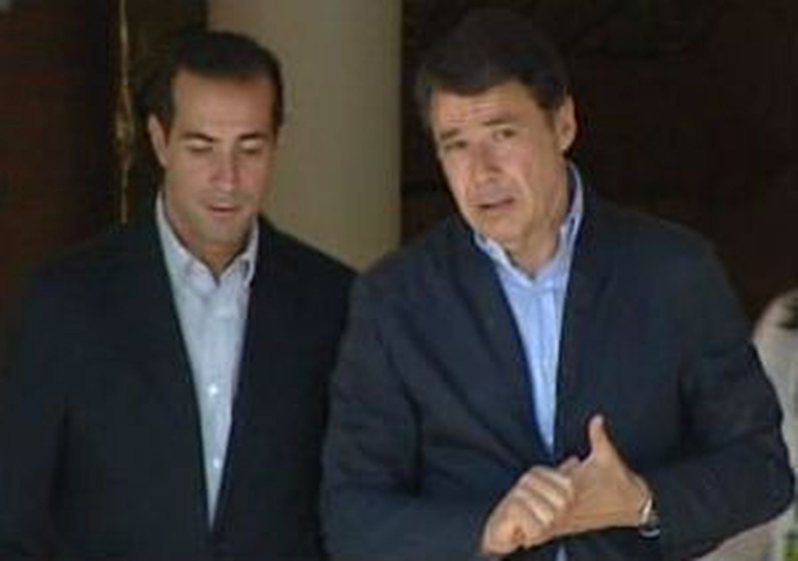 González traslada el cariño de los madrileños a las familias de las víctimas