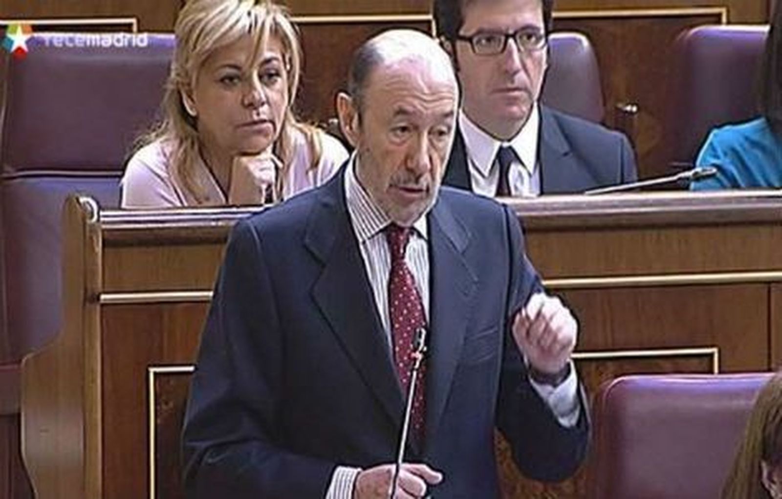 Rajoy ofrece diálogo a Rubalcaba en aborto pero reivindica modificar la ley