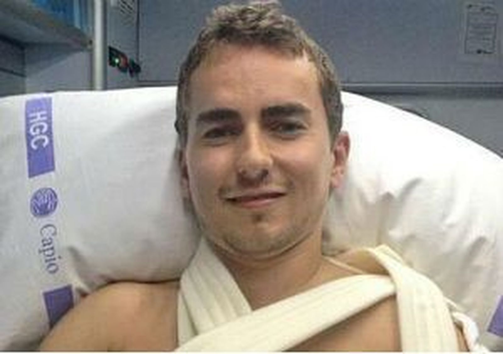 Jorge Lorenzo, operado