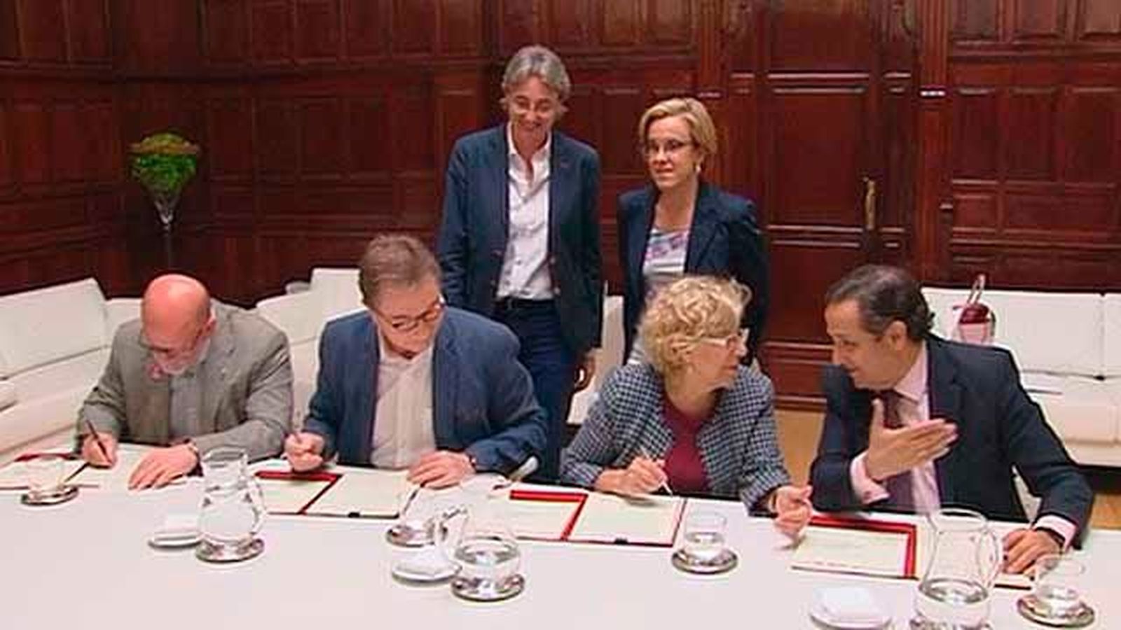Carmena, PSOE, sindicatos y patronal acuerdan un Plan de Empleo municipal 2017-2019