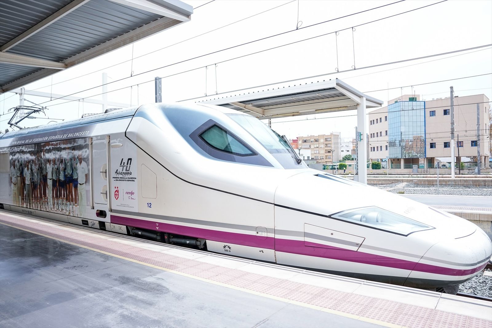 Renfe duplica los 'Renfecitos' por la compra de billetes AVE y Larga Distancia hoy y mañana