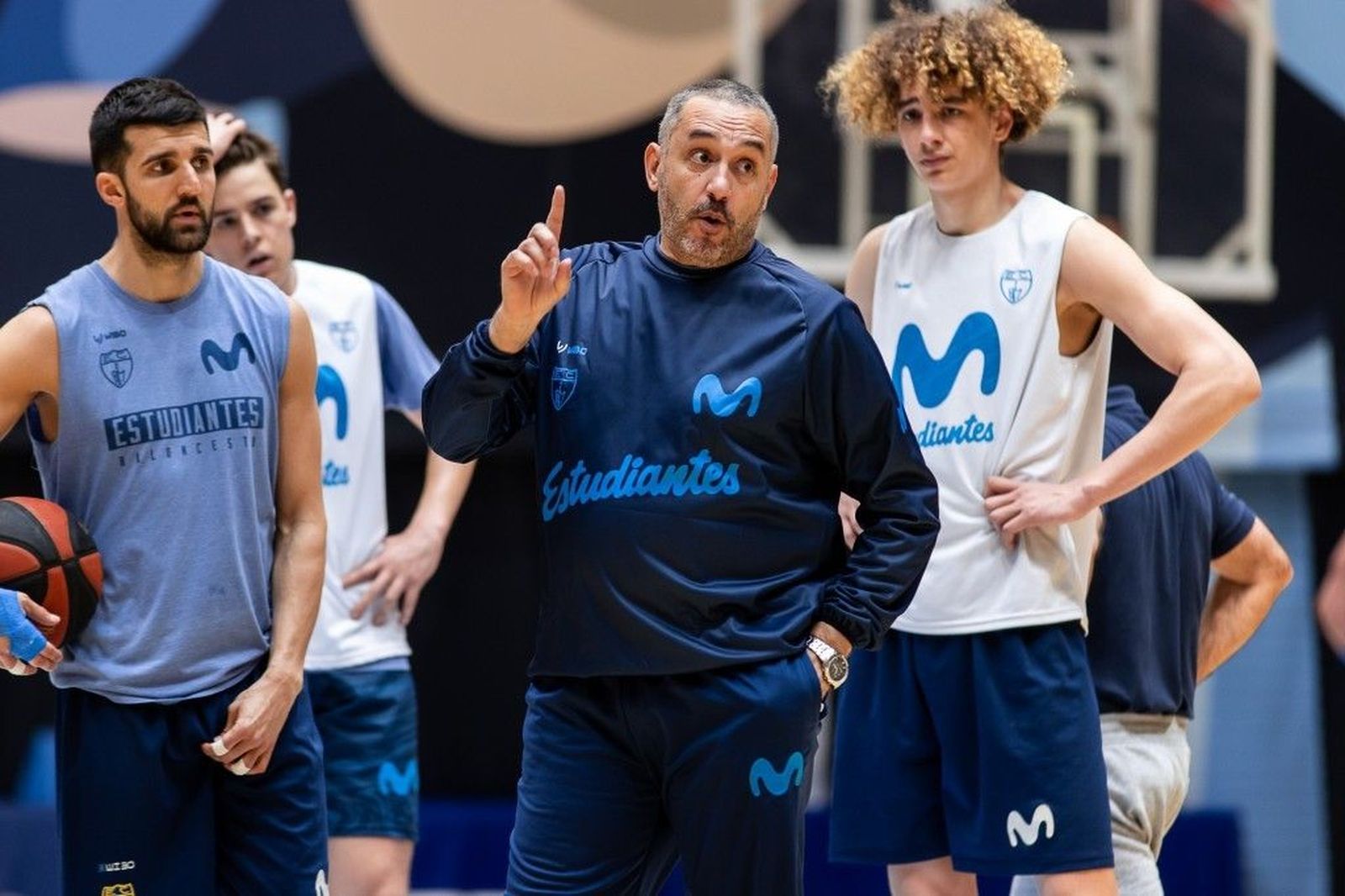 Estudiantes cesa a Cuspinera y le sustituye Diego Epifanio