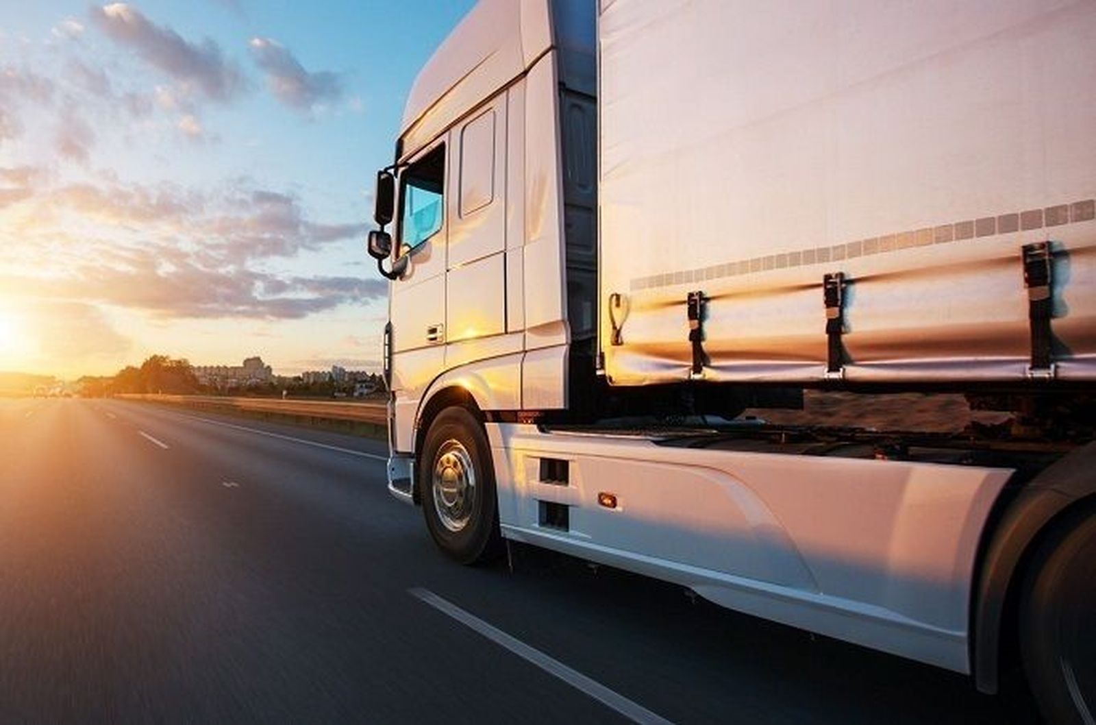 Si para ser feliz quieres un camión... MAN ofrece becas para mujeres que quieran ser camioneras