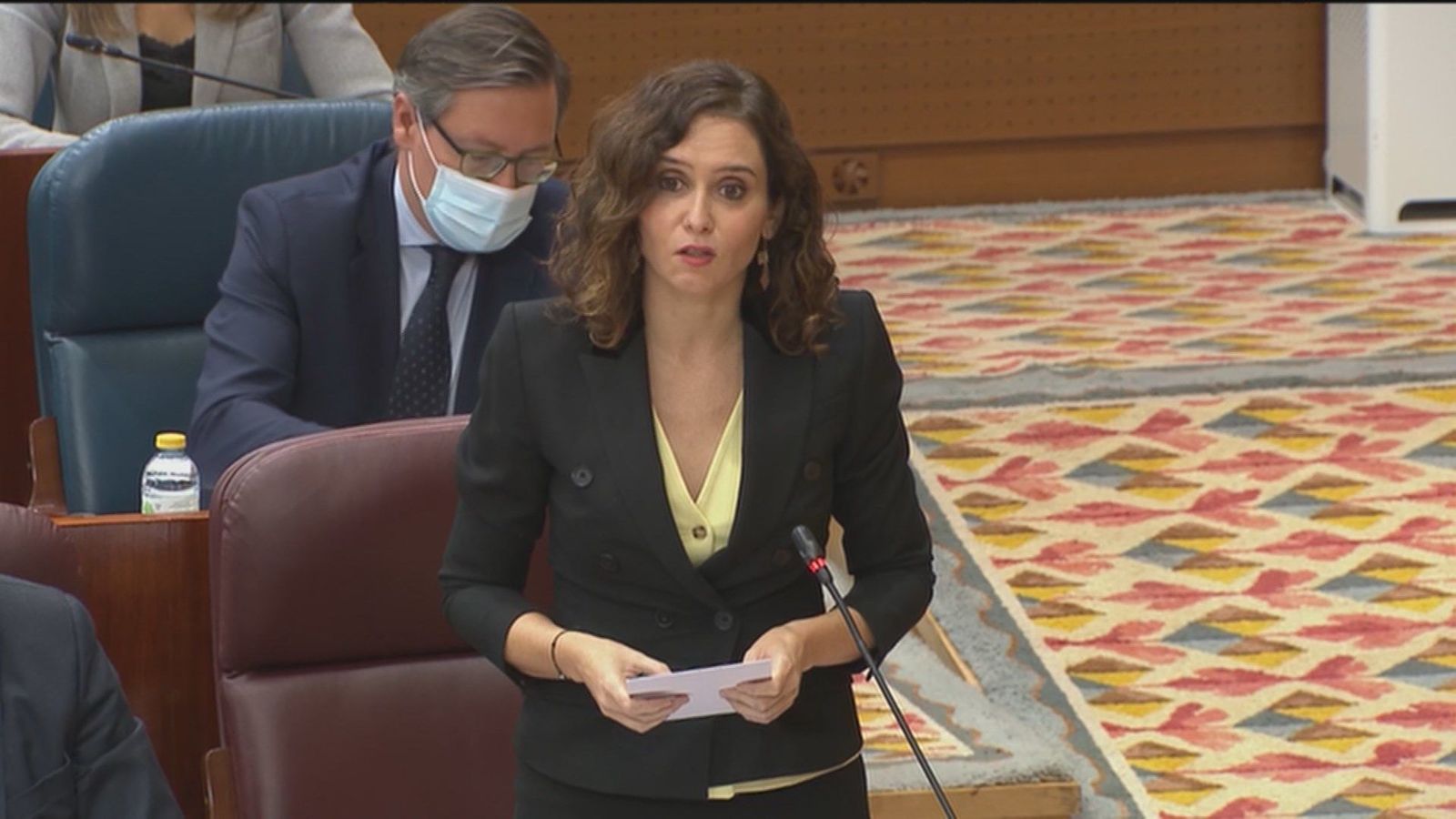 Ayuso emplaza a Vox a llegar a un acuerdo sobre Presupuestos pero pide que deje de tirarle "a la cara" leyes LGTBI y menas