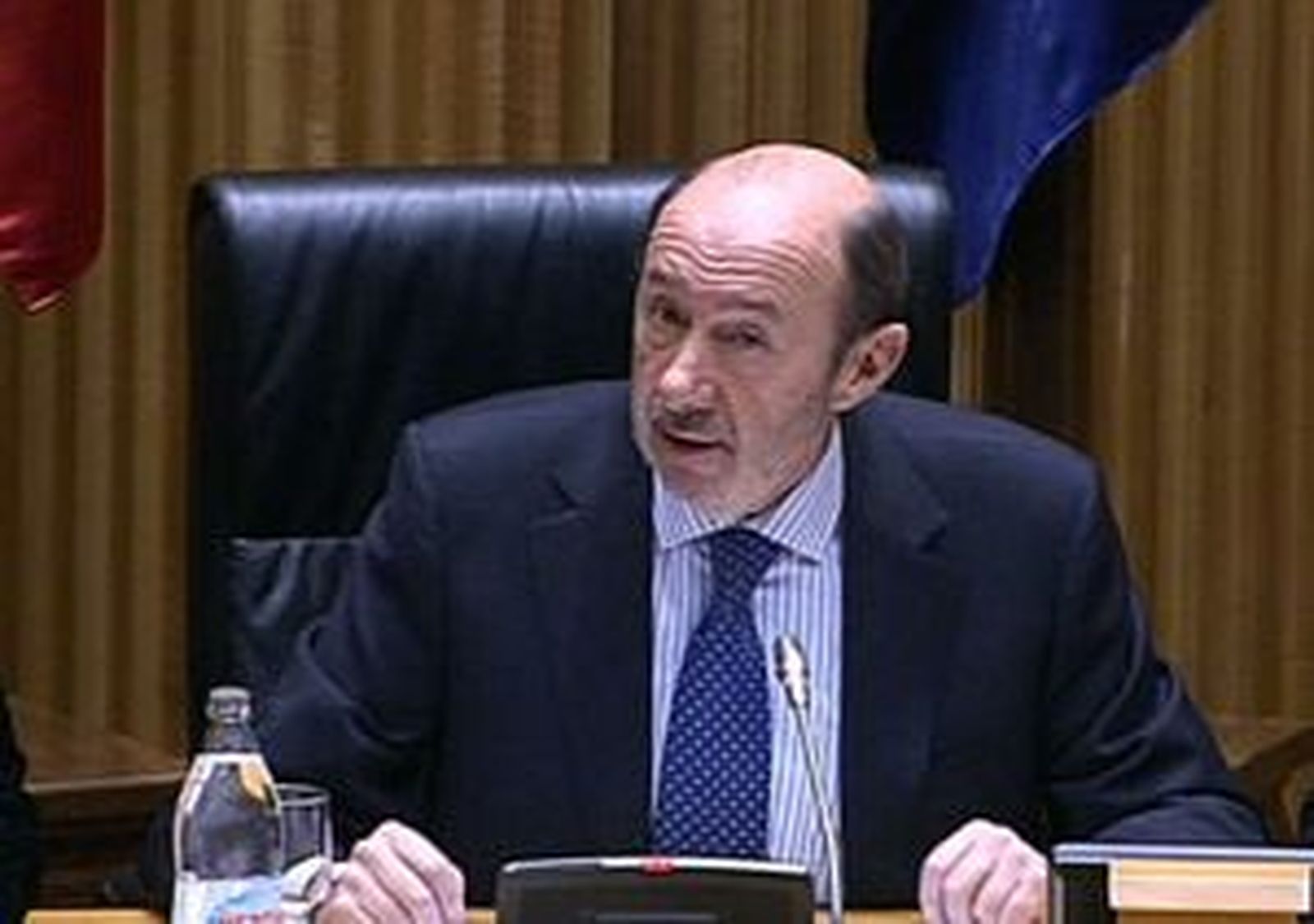 Rubalcaba: Rajoy mintió con el déficit al llegar y recortó "porque quiso"